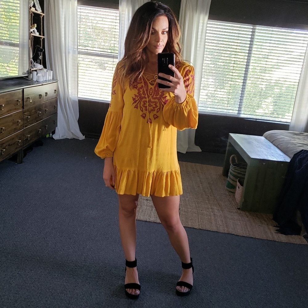 Embroidered tunic dress 🌴